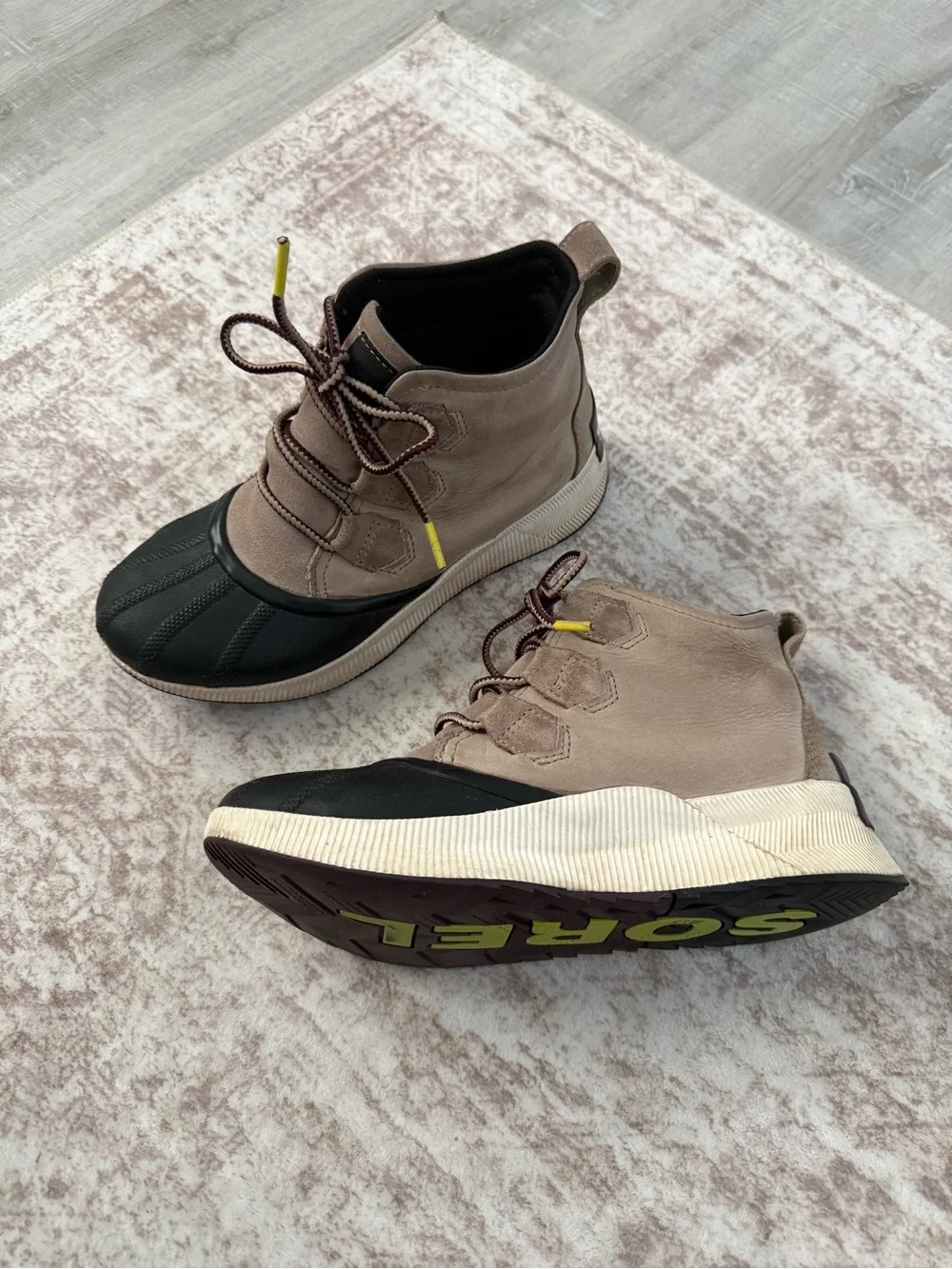 Sorel Taupe and Black Leather Waterproof Duck Boots women’s 7